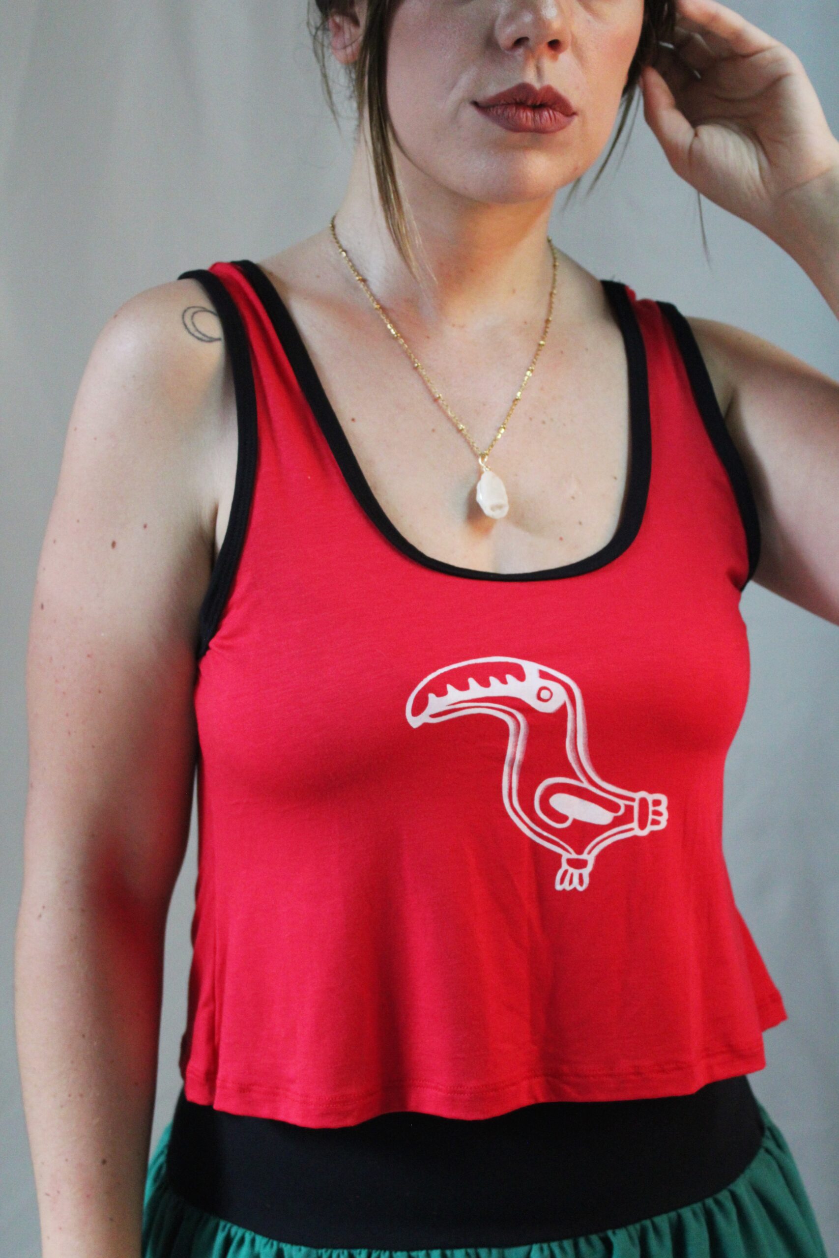 blusa corta sin mangas